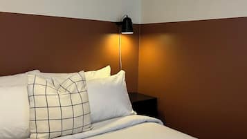 2 bedrooms, desk, iron/ironing board, WiFi