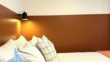 2 bedrooms, desk, iron/ironing board, WiFi