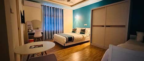 Deluxe Quadruple Room, Garden View | Desk, soundproofing, free WiFi