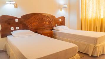 8 bedrooms, WiFi, bed sheets