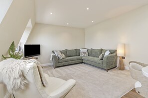 Living area - No 10 Croft House (Tenby)