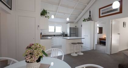 Tawa Retreat - Wellington Holiday Home