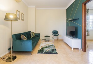 Fernseher, Tischtennisplatte