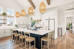 House (4 Bedrooms) | Exterior