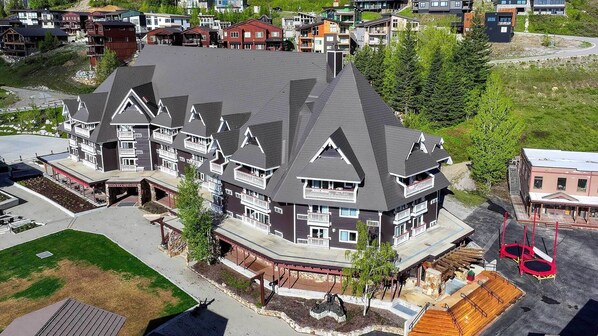 A large, multi-story building with a prominent gabled roof and multiple balconies. - Selkirk Lodge (Sandpoint)