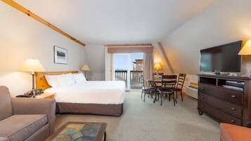 Room, 1 King Bed with Sofa bed (Selkirk) | 1 bedroom, iron/ironing board, free WiFi, bed sheets