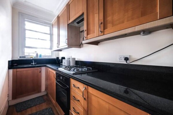 Mikrowelle, Ofen, Herdplatte, Geschirrspüler