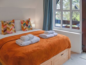 3 bedrooms, free WiFi, bed sheets