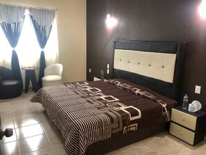 Habitación doble Confort, vista a la ciudad | Wifi gratis 