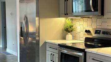 Micro-ondes, four, plaque de cuisson, lave-vaisselle