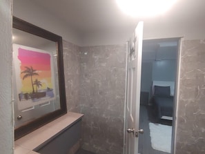 1 quarto, escrivaninha, ferros/tábuas de passar roupa, Wi-Fi
