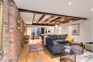 Smart TV -  2 minute from Notre-dame basilica (Old Montreal) : 2 story loft/private terasse (Montréal)