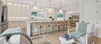 Luxury Villa with Huge Kitchen/ Hot Tub/ Barrel Sauna