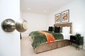 1 slaapkamer, een strijkplank/strijkijzer, gratis wifi, beddengoed