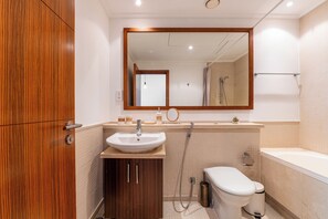 Comfort Apartment, Balcony, City View | Bathroom