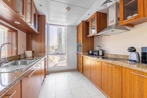 Comfort-lejlighed - balkon - byudsigt | Privat køkken | Køleskab/fryser i fuld størrelse, espressomaskine, elkedel, brødrister
