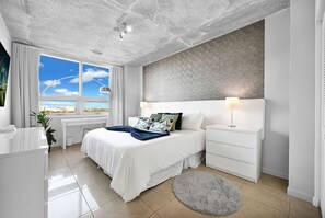 1 غرفة نوم ومكتب ومكواة/لوح كي وسرير سفر