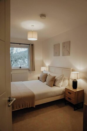2 bedrooms, iron/ironing board, WiFi, bed sheets