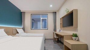 A hotel room with a bed, a desk, a chair, a TV, and a window. - City 118 Express Hotel (Penglai Scenic Area Bathing Beach Branch) (Yantai)