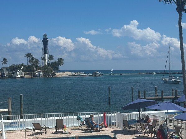 A heated pool - 1/1 Condo Oceanfront Inlet - Sun Lover's - Water Enthusiast's Paradise (Pompano Beach)