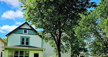 Comfy Upper-Level Duplex in Pleasant Saint Paul Como Area
