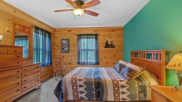 4 bedrooms, iron/ironing board, WiFi, bed sheets