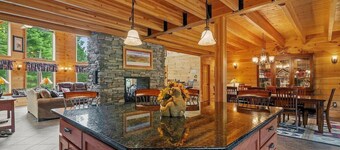 Close to Saratoga, Sacandaga Lake, Sleeps 14. WiFi, AC, Fireplace