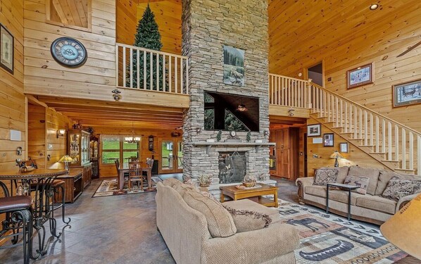 Smart TV, fireplace