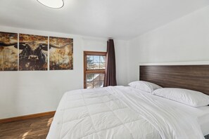 4 slaapkamers, een kluis op de kamer, een bureau