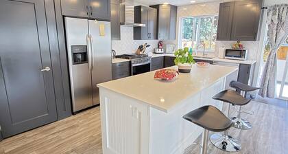 Homey Place in Sechelt , close to town and beaches