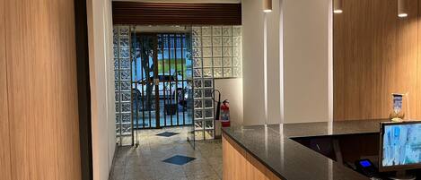 Basic Apartment | Lobby