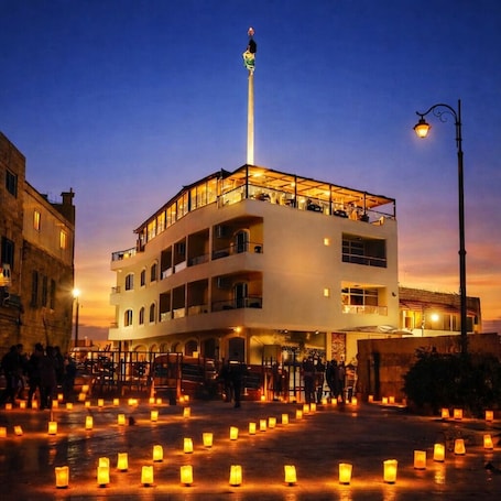 Fachada del alojamiento. Saint John Hotel