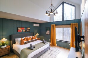 4 bedrooms, desk, iron/ironing board, travel cot - Scandi Bliss: Family Getaway – Lake Access, Fire Pit Nights & Game Room Fun (Gouldsboro)