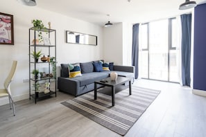 Living area - Cozy Dublin Apartment With City Views (Dublin)