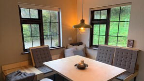 Cabin | Dining - Serenity Cabin Retreat in Tipperary (Ballina)