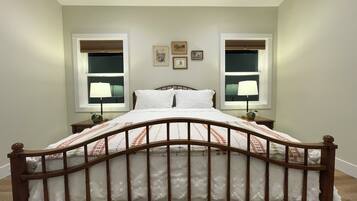 2 bedrooms, iron/ironing board, WiFi