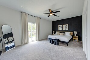 5 habitaciones, tabla de planchar con plancha, wifi y ropa de cama