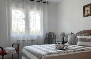 2 bedrooms, desk, iron/ironing board, free WiFi - First floor apartment pool villa Michelle near the beach (Mont-roig del Camp)