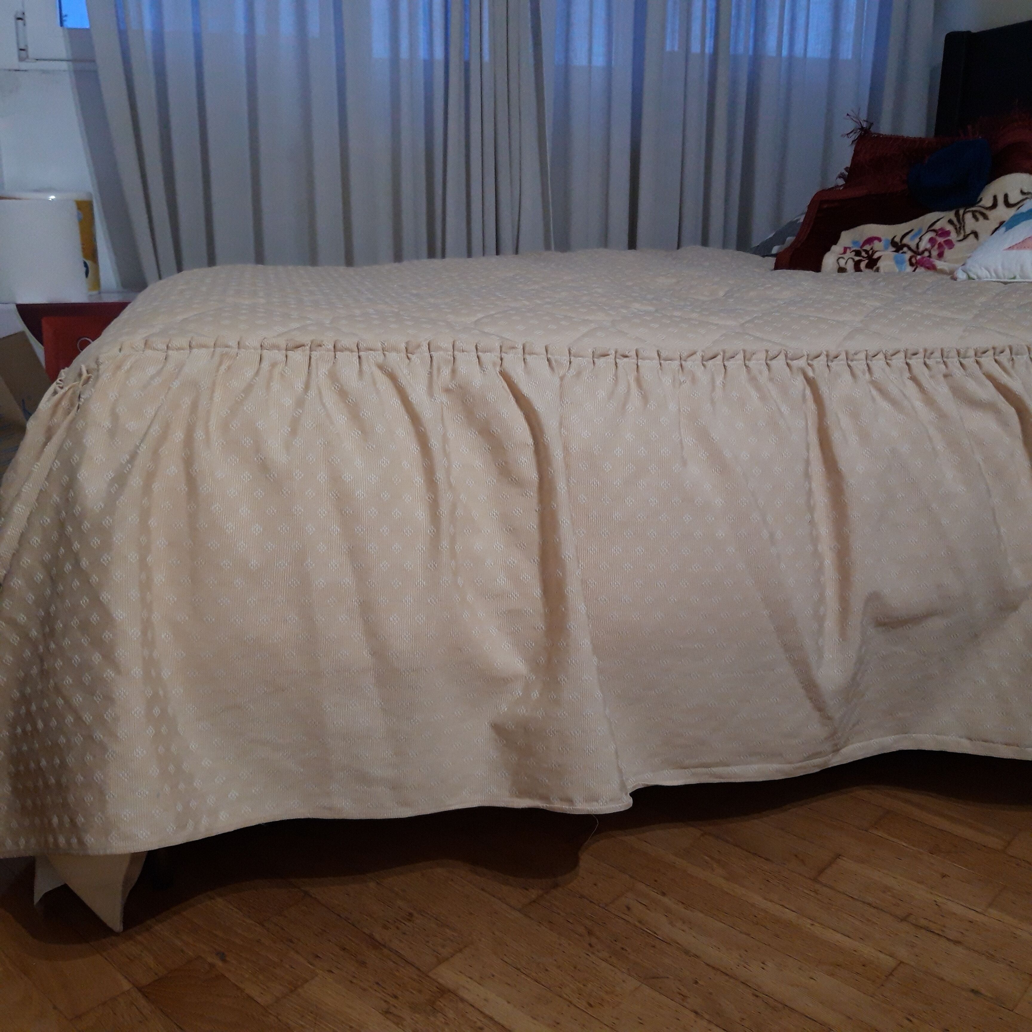 1 dormitorio, tabla de planchar con plancha, wifi y ropa de cama
