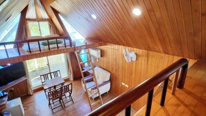 Basic Chalet, Balcony