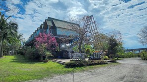 Chalet clásico, balcón | 1 dormitorio y escritorio