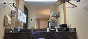Sundowner Inn by Capital O Forsyth I 94