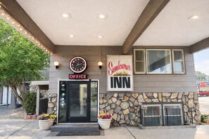 Reception - Sundowner Inn Forsyth I 94 (Forsyth)