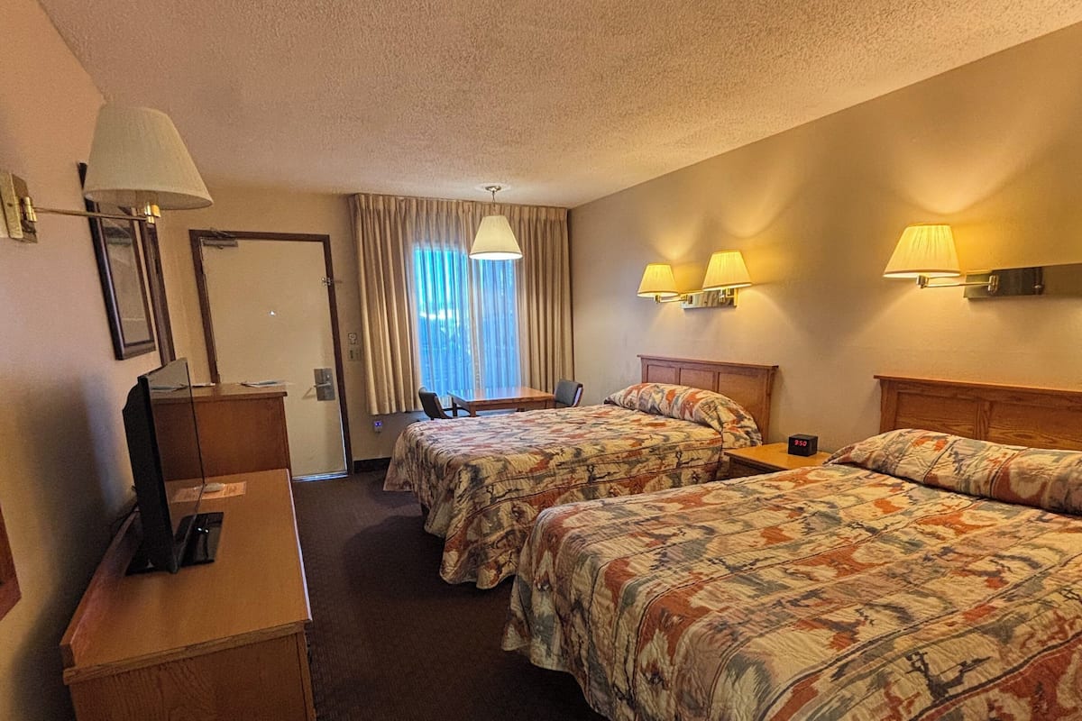 Desk, laptop workspace, iron/ironing board, free WiFi