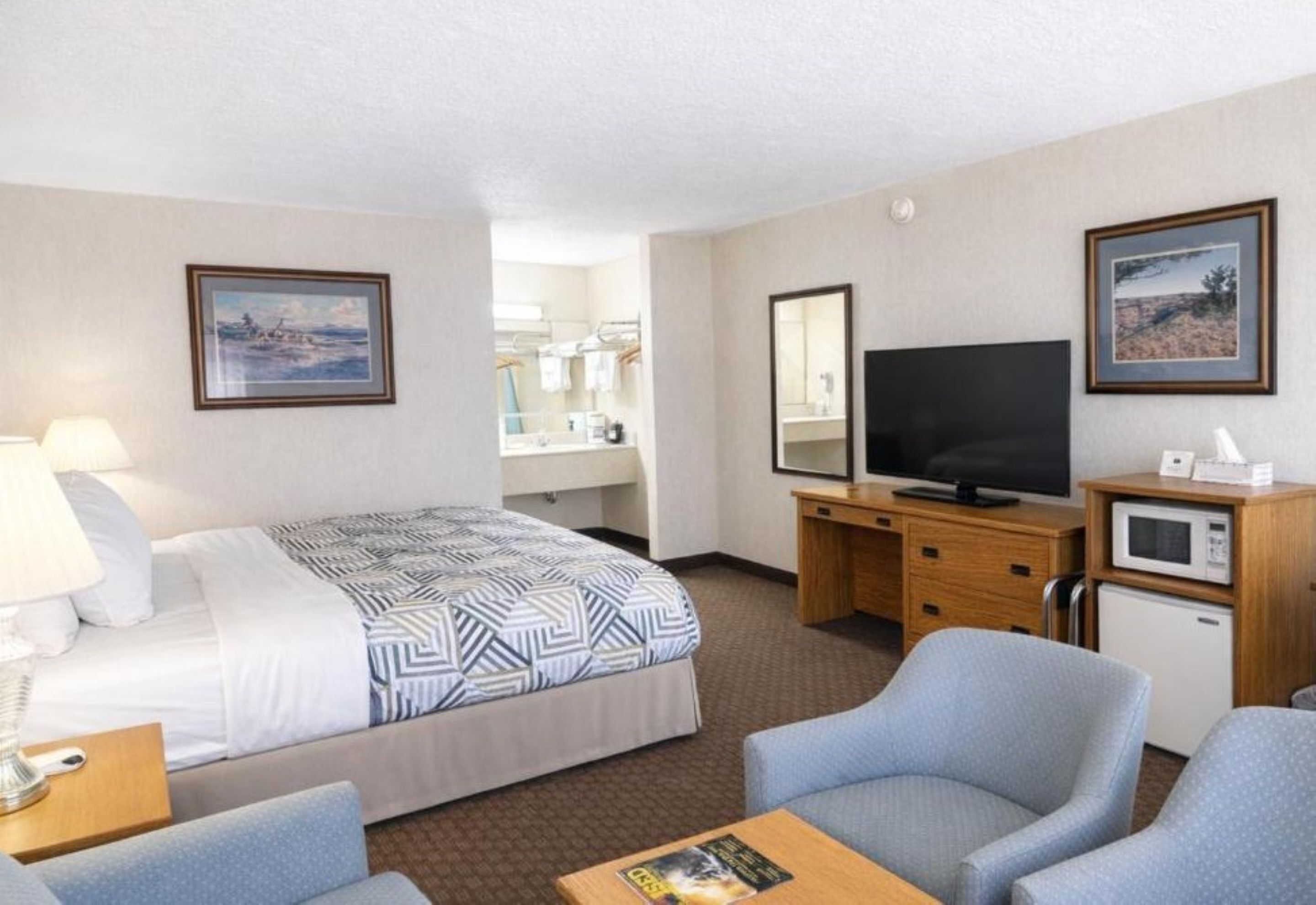 Suite, 1 King Bed, Non Smoking | Desk, free WiFi, bed sheets