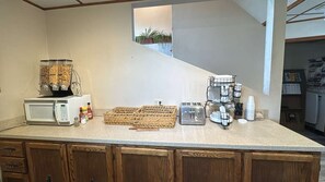 Tägliches inbegriffenes kontinentales Frühstück