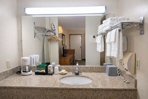 Full Bed Accessible Non-Smoking | Bathroom | Free toiletries, hair dryer, towels