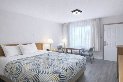 Sundowner Inn by Capital O Forsyth I 94