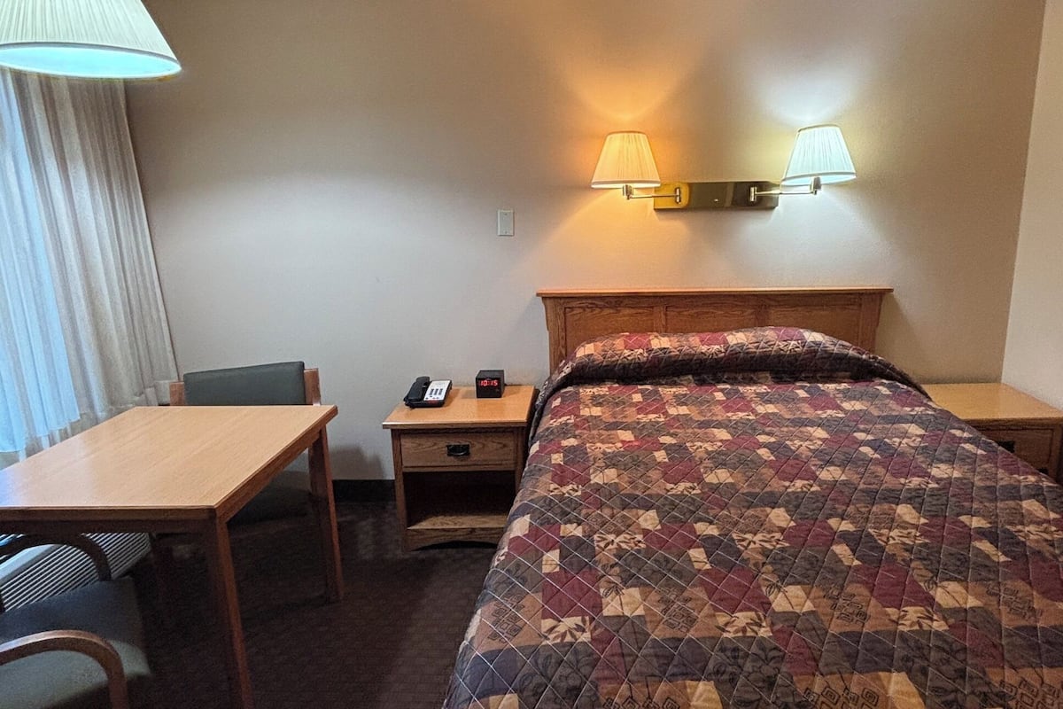 Desk, laptop workspace, iron/ironing board, free WiFi