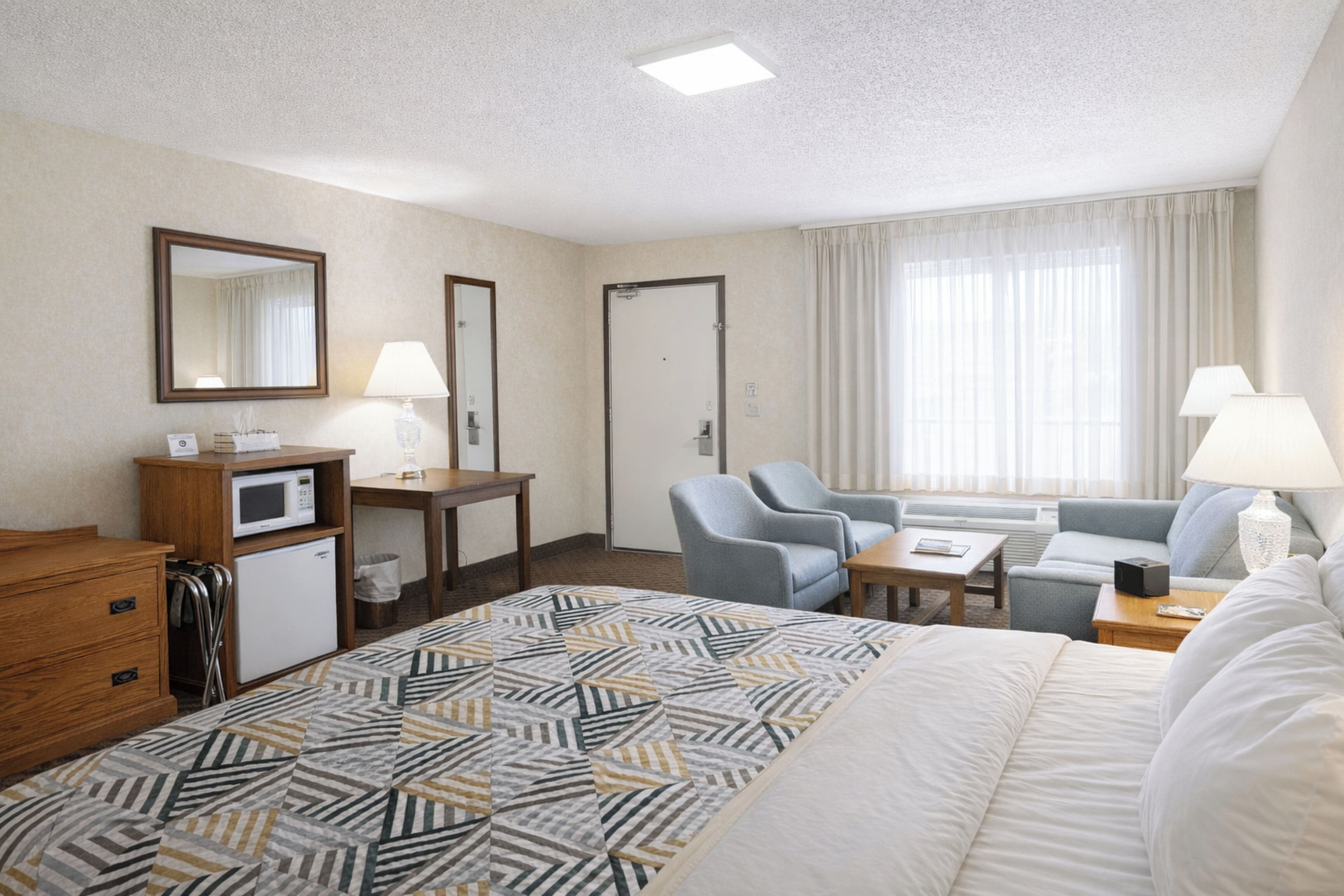 Suite, 1 King Bed, Non Smoking | Desk, free WiFi, bed sheets